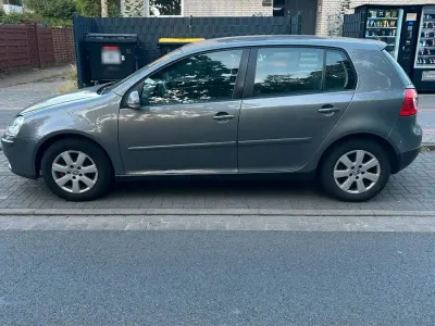 Gebraucht VW Golf V 102 PS (75 kW) 2005 Grau Kleinwagen