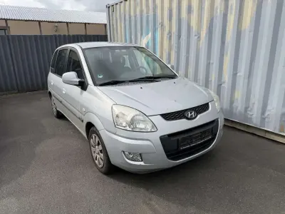 Gebraucht Hyundai Matrix Comfort 103 PS (75 kW) 2010 Continental silver Van / Kleinbus
