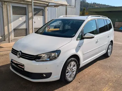 Gebraucht VW Touran Life 140 PS (102 kW) 2013 Weiß Van / Kleinbus
