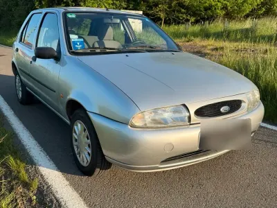 Gebraucht Ford Fiesta 55 PS (40 kW) 2000 Silber Kleinwagen