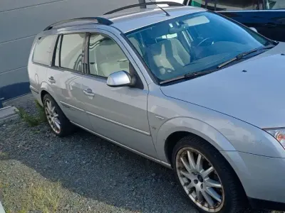 Gebraucht Ford Mondeo Ghia 170 PS (125 kW) 2001 Silber Kombi