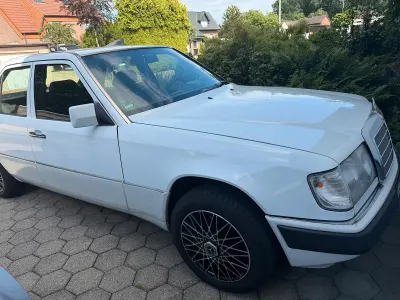 Gebraucht Mercedes 230 136 PS (100 kW) 1991 Weiß Limousine