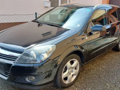 Używany Opel Astra Innovation 116 KM (85 kW) 2008 Czarny Kombi
