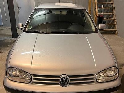 Silber Gebraucht 2002 VW Golf IV Kleinwagen | 1.000 € (Guter Preis)