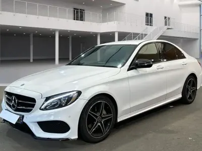Gebraucht Mercedes C180 AMG 116 PS (85 kW) 2018 Weiß Limousine