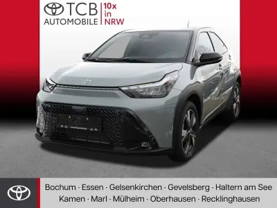 Neu Toyota Aygo X 116 PS (85 kW) 2026 Urban khaki / black SUV