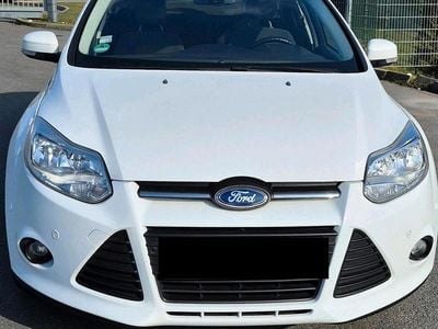 Gebraucht Ford Focus Trend 125 PS (91 kW) 2014 Weiß Kombi