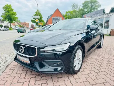 Używany Volvo V60 Momentum 150 KM (110 kW) 2018 Czarny Kombi