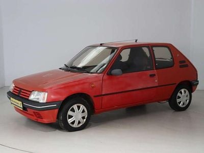 Rot Gebraucht 1996 Peugeot 205 Forever Kleinwagen | 3.790 €