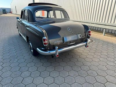 Usata Mercedes 220 101 CV (74 kW) 1956 Marrone Berlina