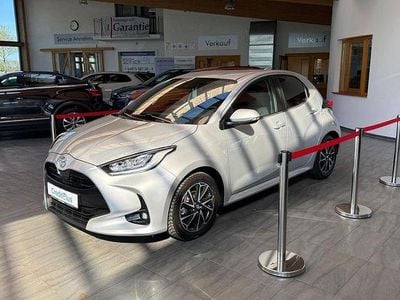 Usata Toyota Yaris 125 CV (91 kW) 2021 Argento Utilitaria