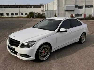 Gebraucht Mercedes C180 156 PS (114 kW) 2013 Weiß Limousine