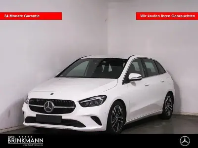 Używany Mercedes B200 Advanced 163 KM (119 kW) 2025 Biały Minivan