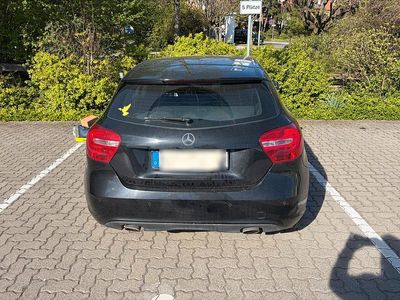 Gebraucht Mercedes A180 122 PS (89 kW) 2012 Schwarz Kleinwagen