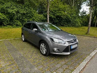 Gebraucht Ford Focus Trend 125 PS (91 kW) 2014 Grau Kombi