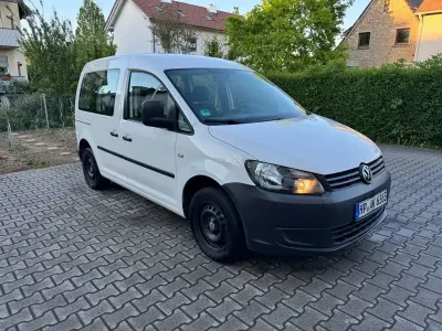 Używany VW Caddy 102 KM (75 kW) 2013 Biały Minivan