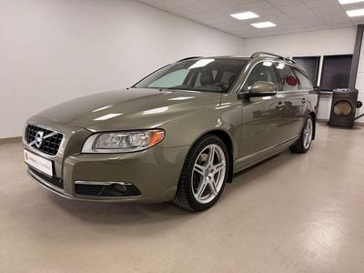 Usado Volvo V70 Pro 163 HP (119 kW) 2013 Verde Carrinha