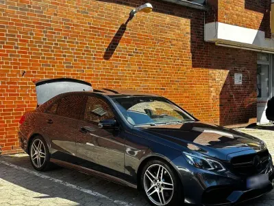 Gebraucht Mercedes E400 AMG line 333 PS (244 kW) 2014 Grau Limousine