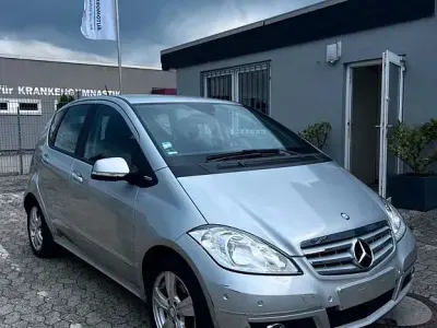 Gebraucht Mercedes A160 Avantgarde 95 PS (69 kW) 2012 Silber Limousine
