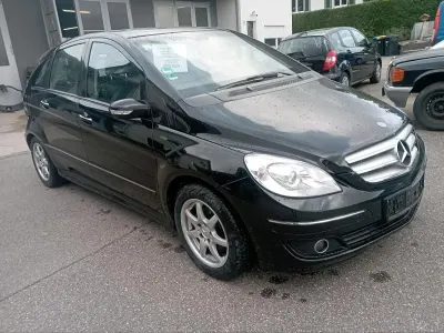 Używany Mercedes B170 125 KM (91 kW) 2005 Czarny Minivan