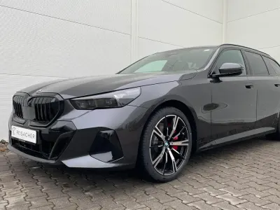 Neu BMW 540 Comfort Edition 286 PS (210 kW) 2026 Sophistograu brillanteffekt Kombi