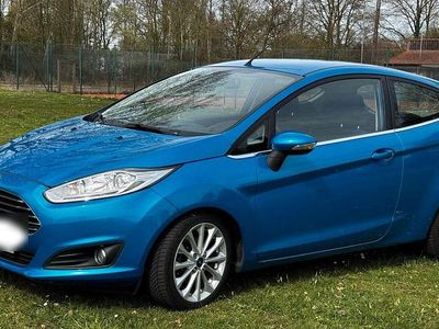 Gebraucht Ford Fiesta Titanium 101 PS (74 kW) 2014 Blau Kleinwagen