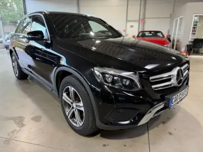 Używany Mercedes GLC250 211 KM (155 kW) 2016 Czarny SUV