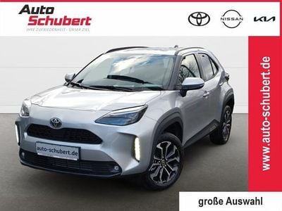 Neu Toyota Yaris Cross 131 PS (96 kW) 2025 Weiss SUV