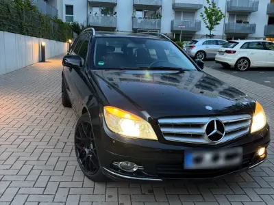 Gebraucht Mercedes C220 170 PS (125 kW) 2009 Schwarz Kombi