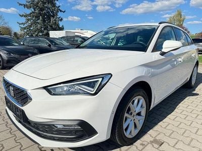 Używany Seat Leon Style 150 KM (110 kW) 2022 Biały Sedan/Limuzyna