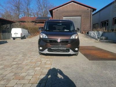 Gebraucht Fiat Doblò Trekking 95 PS (69 kW) 2016 Braun Van / Kleinbus