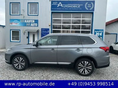 Begagnad Mitsubishi Outlander Diamant Edition 150 HK (110 kW) 2019 Grå SUV