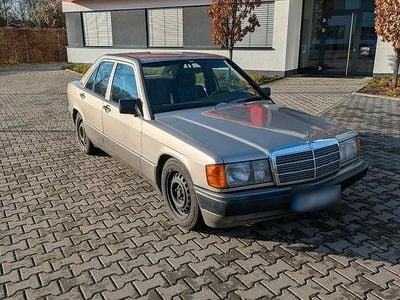 Usata Mercedes 190 109 CV (80 kW) 1990 Argento Berlina