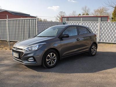 Gebraucht Hyundai i20 100 PS (73 kW) 2020 Grau Kleinwagen