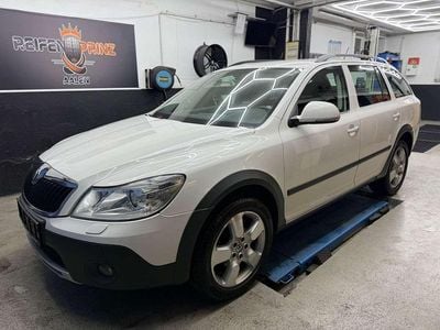 Weiß Gebraucht 2013 Skoda Octavia Kombi | 6.850 € (Guter Preis)
