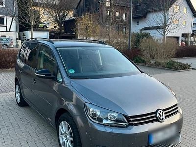 Grau Gebraucht 2012 VW Touran Van / Kleinbus | 8.500 € (Fairer Preis)