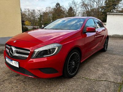 Gebraucht Mercedes A180 122 PS (89 kW) 2013 Rot Limousine