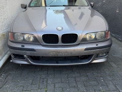 BMW 523