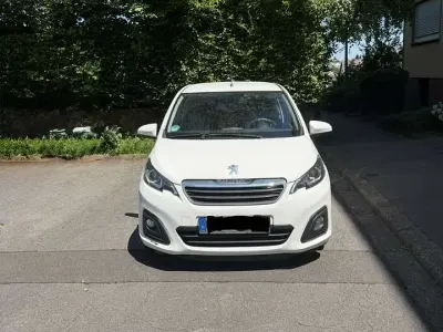 Gebraucht Peugeot 108 Active 72 PS (52 kW) 2021 Weiß Kleinwagen