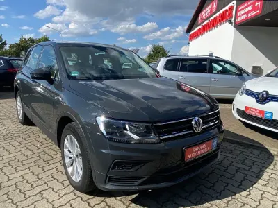 Gebraucht VW Tiguan Trendline 125 PS (91 kW) 2016 Grau SUV