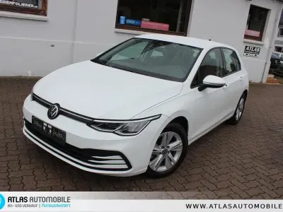 Gebraucht VW Golf VIII Life 110 PS (80 kW) 2023 Pure white Limousine