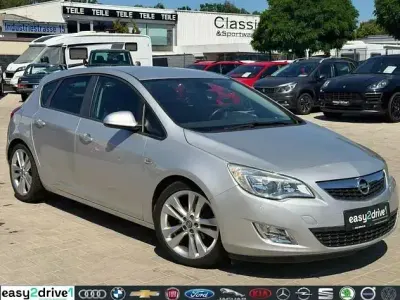 Gebraucht Opel Astra Design Edition 120 PS (88 kW) 2011 Silber Limousine