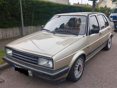 Second-hand VW Jetta 90 CP (66 kW) 1988 Auriu Berlinǎ