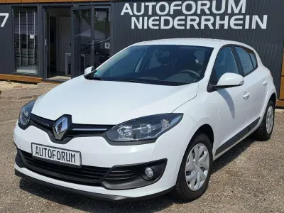 Gebraucht Renault Mégane III Authentique 110 PS (80 kW) 2015 Weiß Limousine