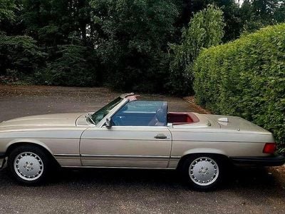 Gebraucht Mercedes 560 230 PS (169 kW) 1987 Gold Cabrio