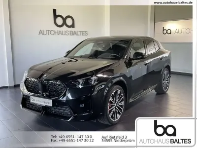 Gebraucht BMW X2 M Sport 163 PS (119 kW) 2025 Saphirschwarz met. SUV