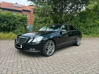 Gebraucht Mercedes E220 170 PS (125 kW) 2010 Schwarz Limousine