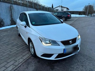 Weiß Gebraucht 2016 Seat Ibiza CONNECT Kleinwagen | 6.000 € (Fairer Preis)