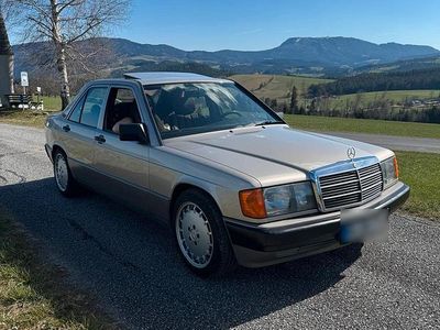Usata Mercedes 190 118 CV (86 kW) 1990 Argento Berlina
