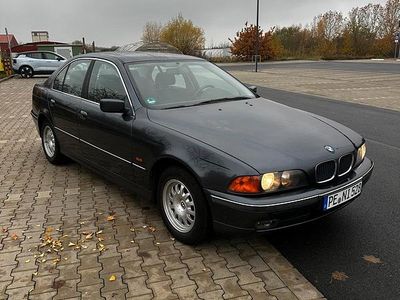 BMW 528